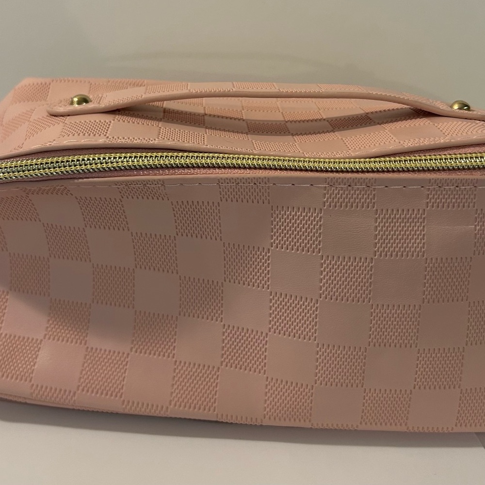 NWOT Pink Checkered Make up bag with 20 brushes, sponges, soft headband & holder